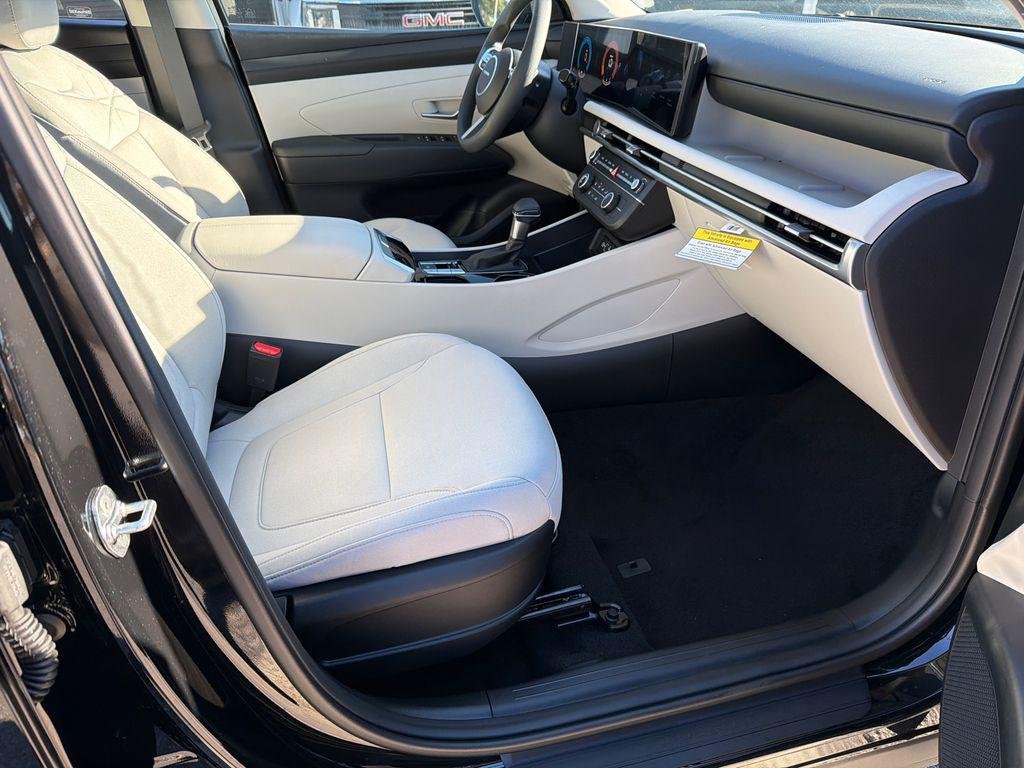 New 2026 Black Hyundai SE FWD image 13