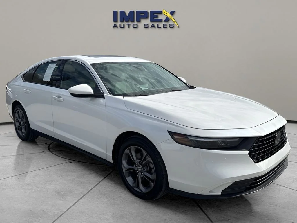 Used 2024 White Honda EX image 7