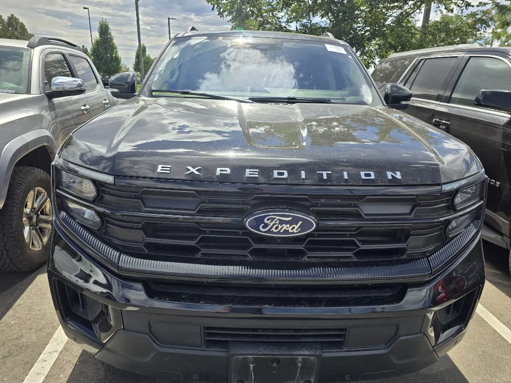 Used 2025 Agate Black Metallic Ford Active image 15