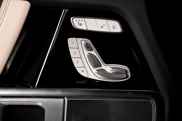 Used 2024 MANUFAKTUR Moonlight White Metallic Mercedes-Benz G 550 image 59