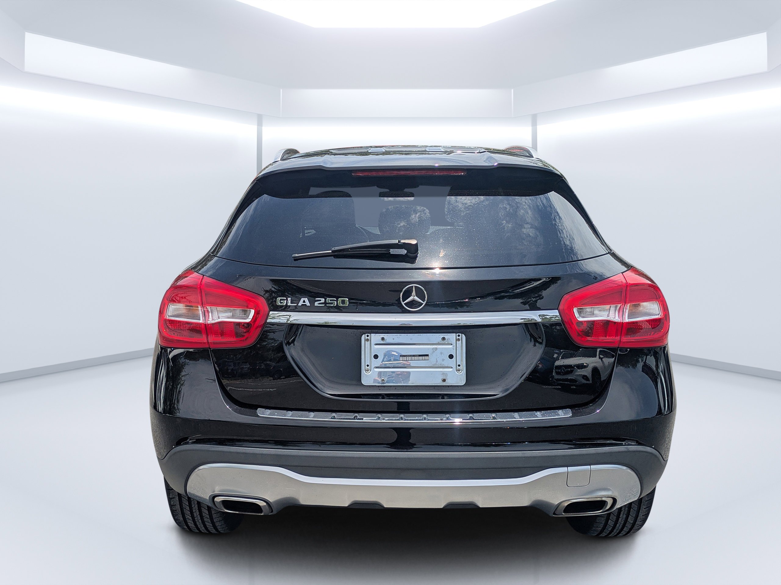 Used 2018 Night Black Mercedes-Benz GLA 250 image 4