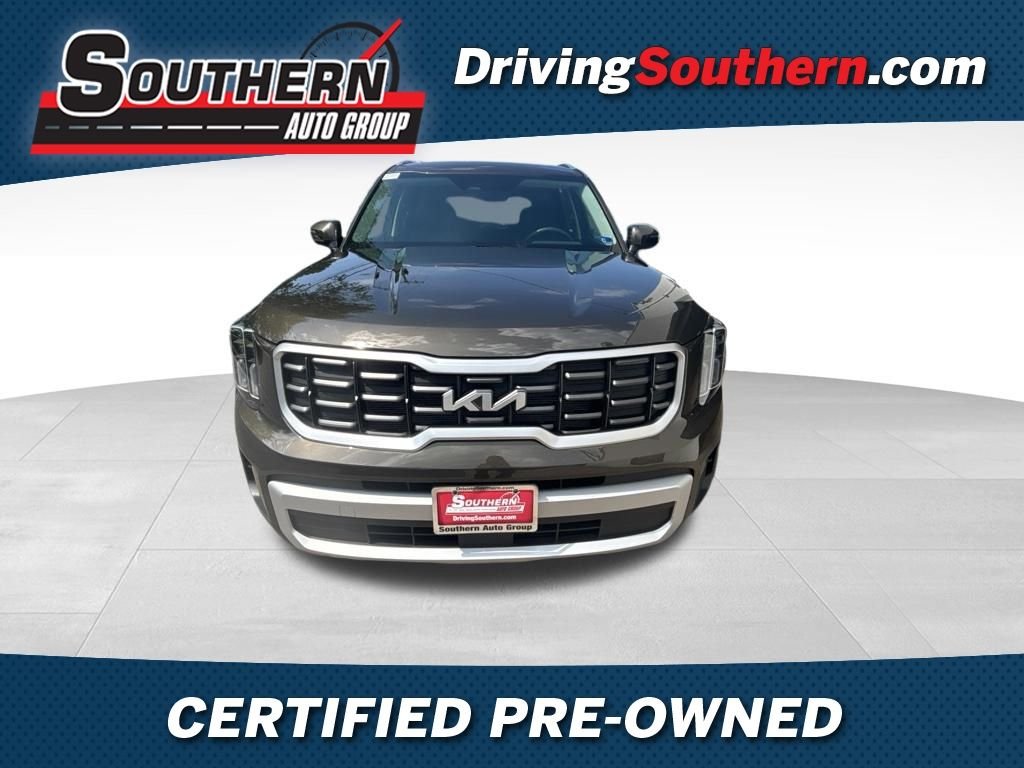Certified Used 2025 Green Kia S image 1