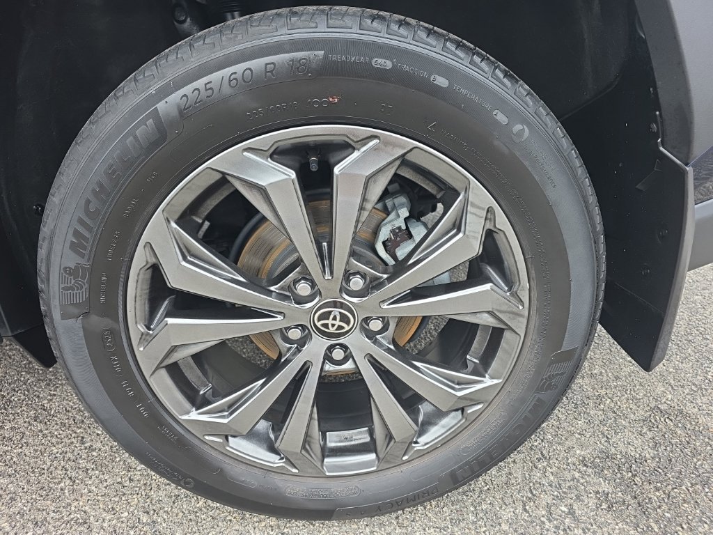 Used 2022  Toyota XLE Premium image 8