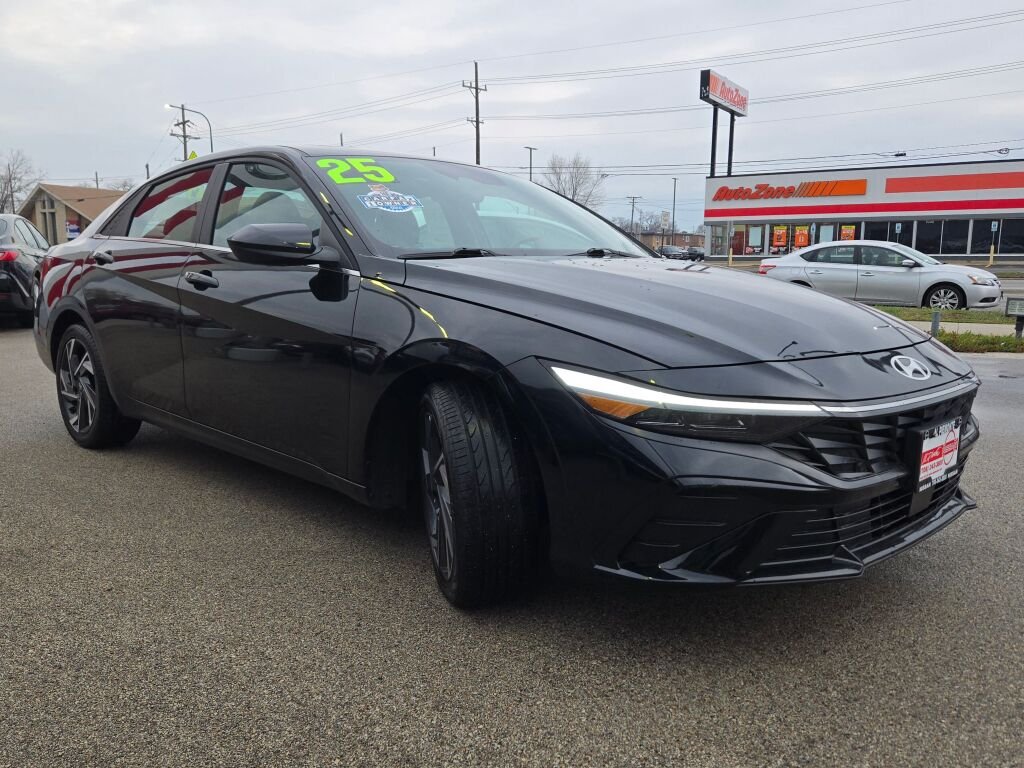 Used 2025 Black Hyundai SEL Convenience image 5