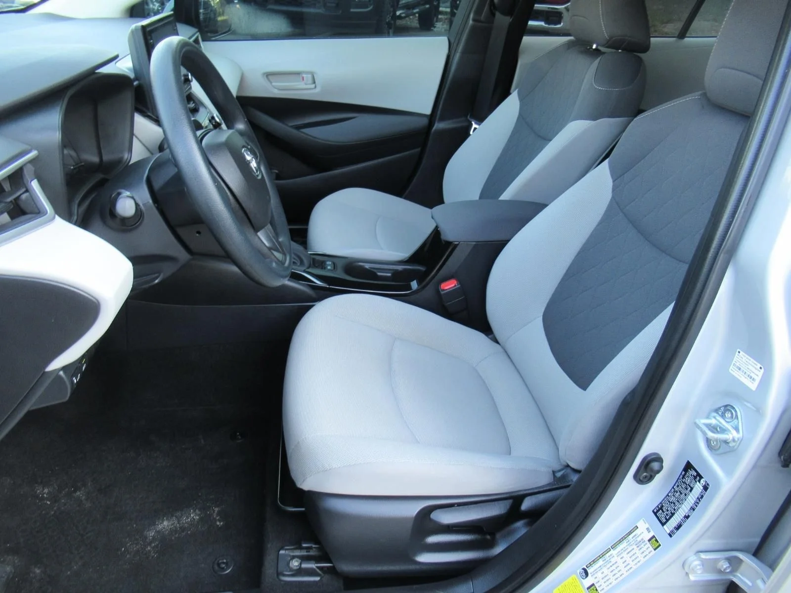 Used 2022 Silver Toyota LE image 17