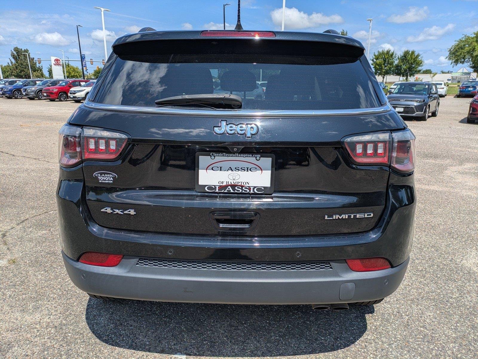 Used 2022 Diamond Black Crystal Pearlcoat Jeep Limited image 5