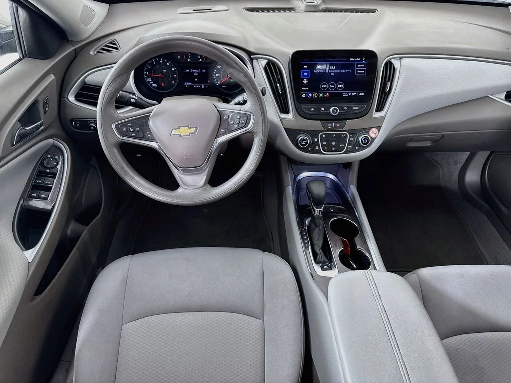 Used 2025 Gray Chevrolet LT image 27