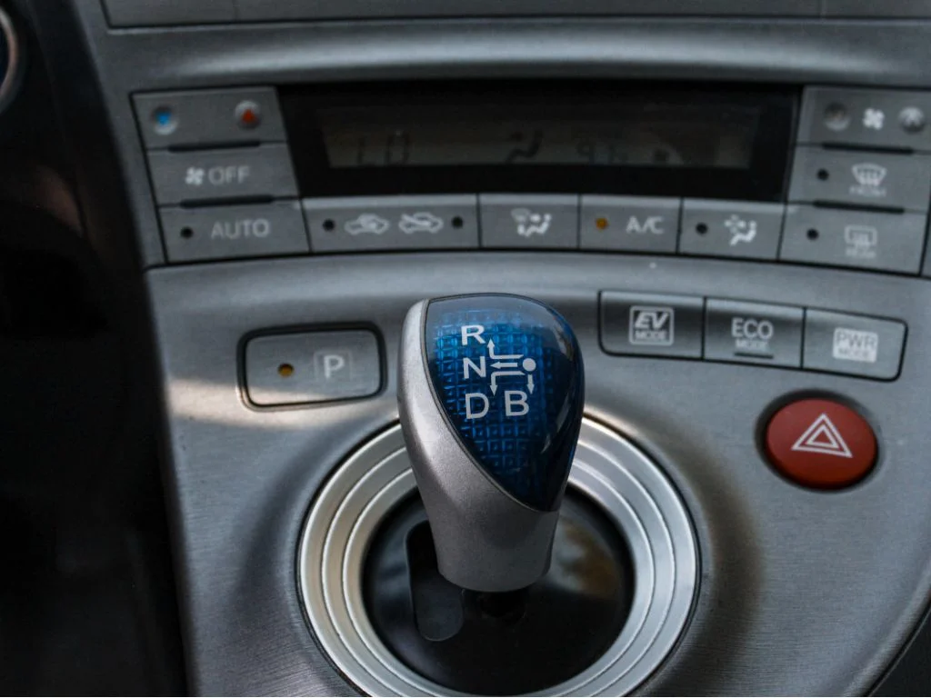 Used 2012 White Toyota One image 17