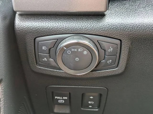 Used 2020 Velocity Blue Ford XL image 25