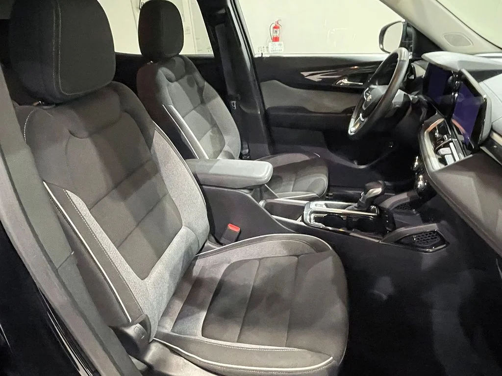 Used 2025 Black Chevrolet LT image 27