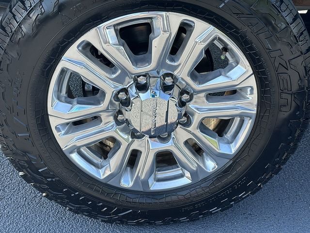 Used 2022 White GMC Denali image 10