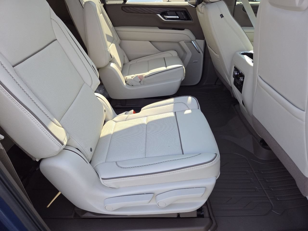 2026 GMC Yukon XL Denali - Photo 30
