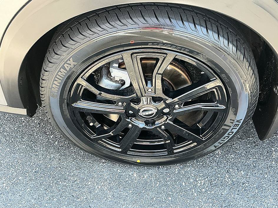 Used 2022 Gun Metallic Nissan SR image 7