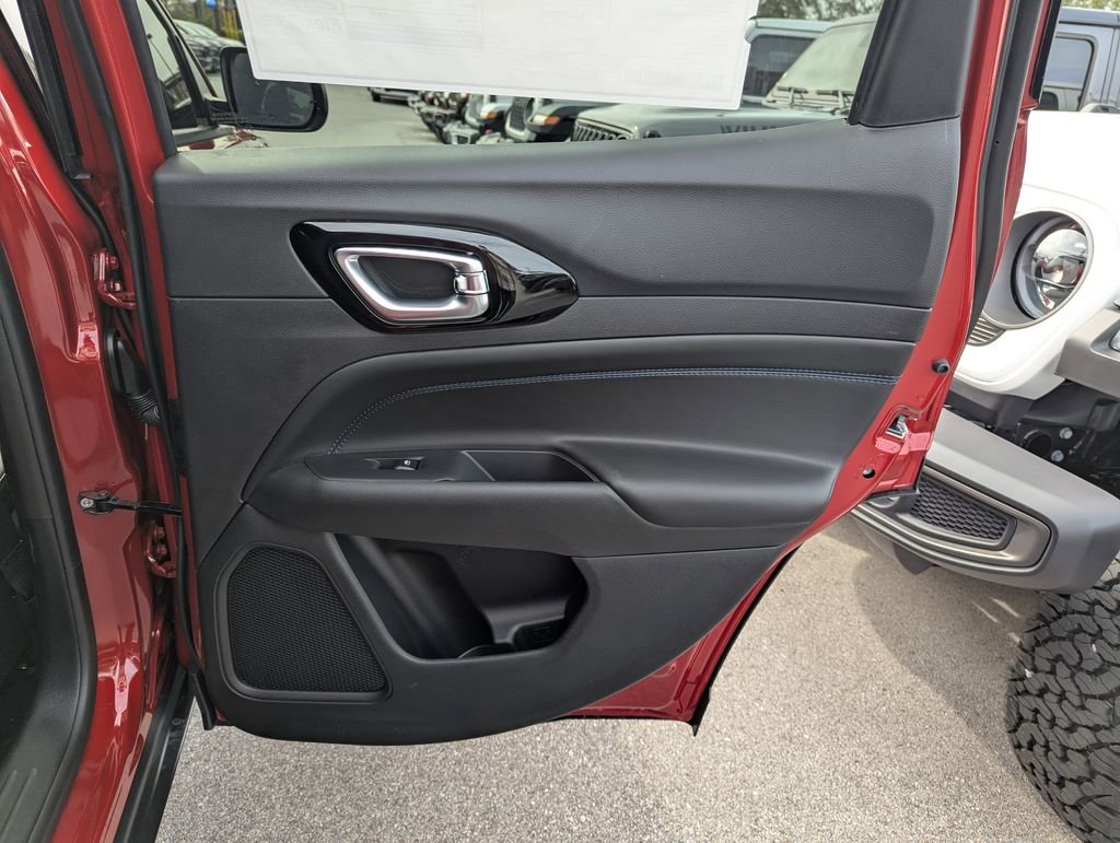 New 2026 Red Hot Pearlcoat Jeep Latitude image 30