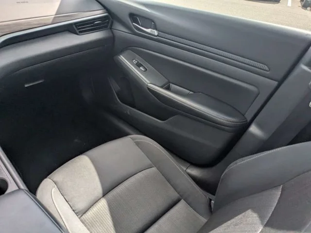 Used 2025 Silver Nissan 2.5 SV image 14