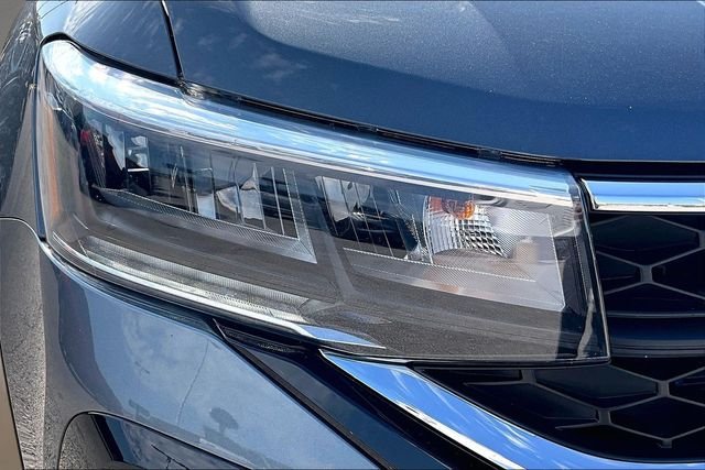 Used 2024 Platinum Gray Metallic Volkswagen 1.5T SE image 28