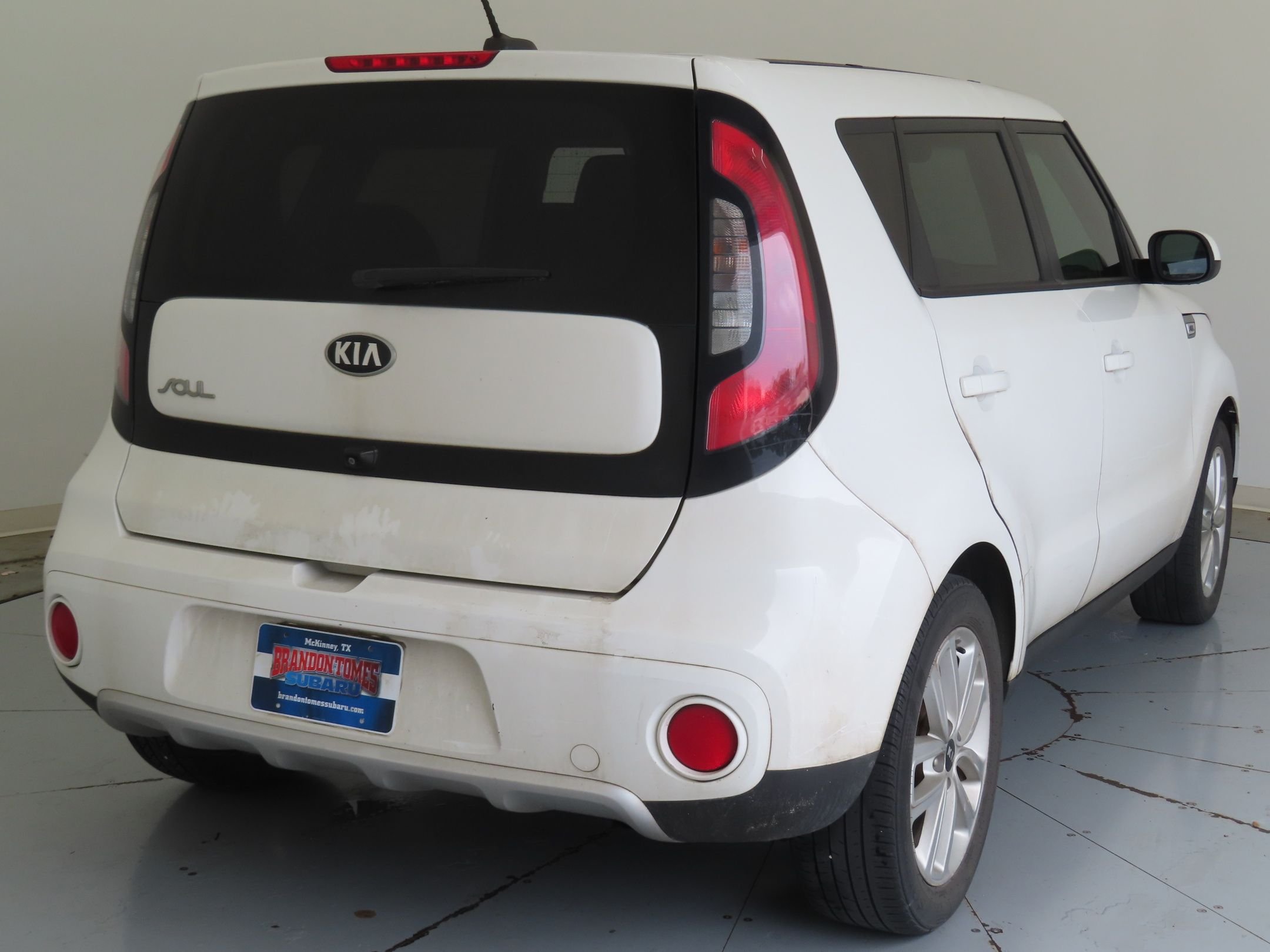 Used 2018 White Kia Plus image 3