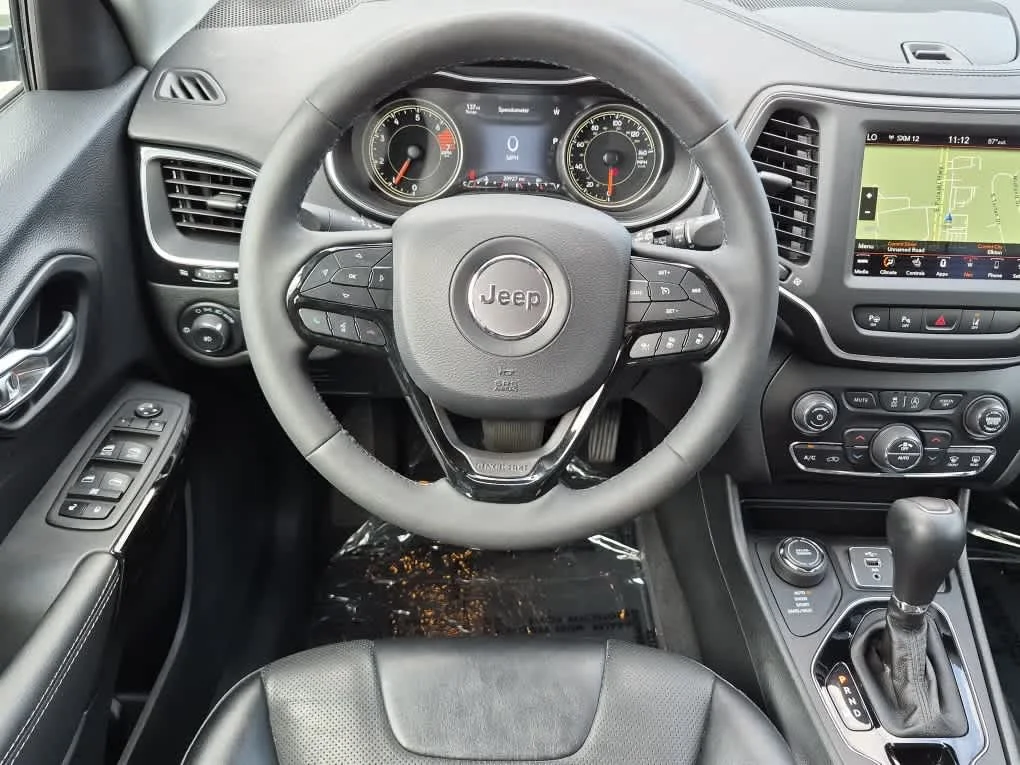 Used 2023 Diamond Black Crystal Pearlcoat Jeep Altitude Lux image 8