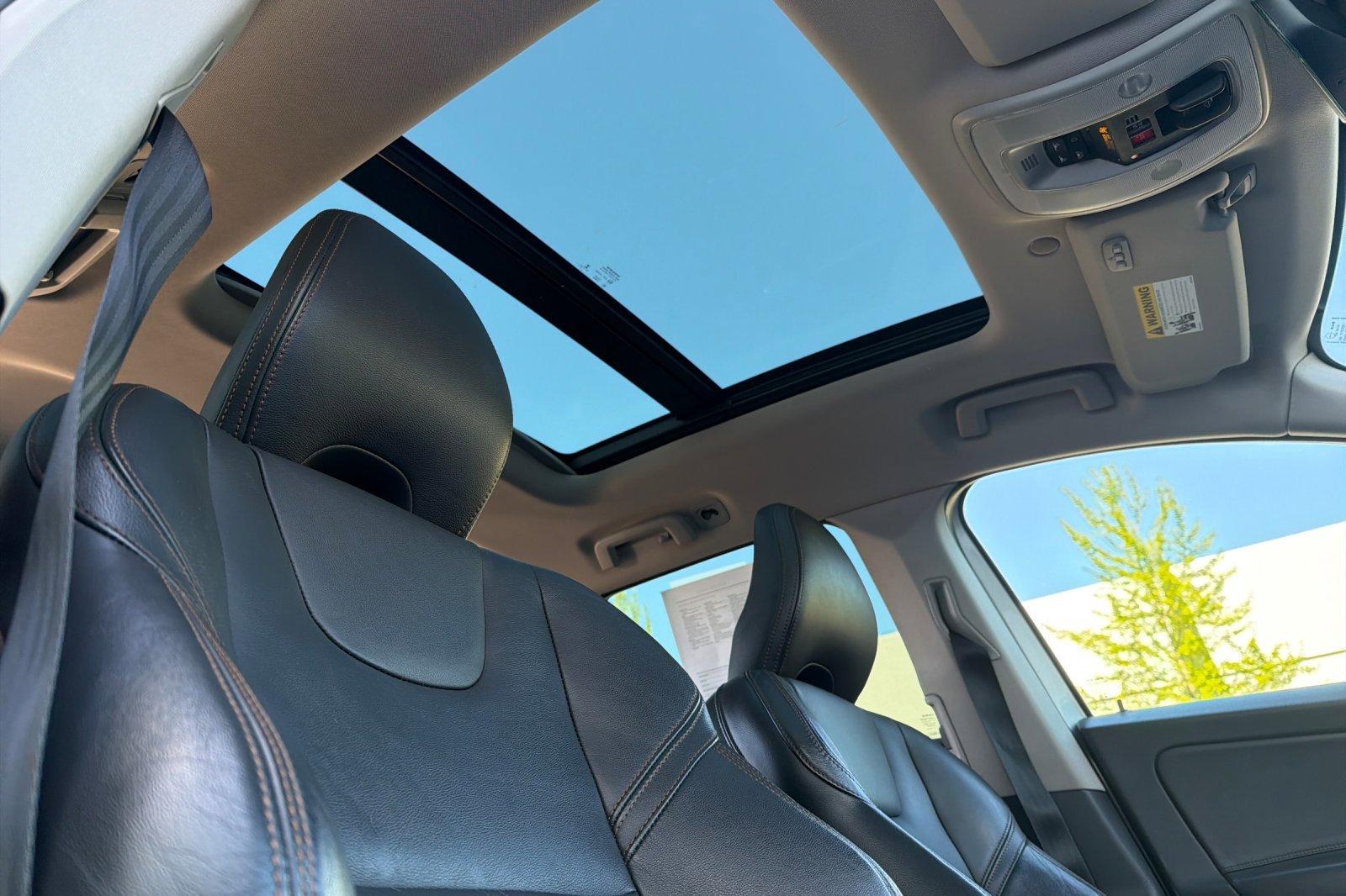Used 2017 Silver Volvo Dynamic image 16