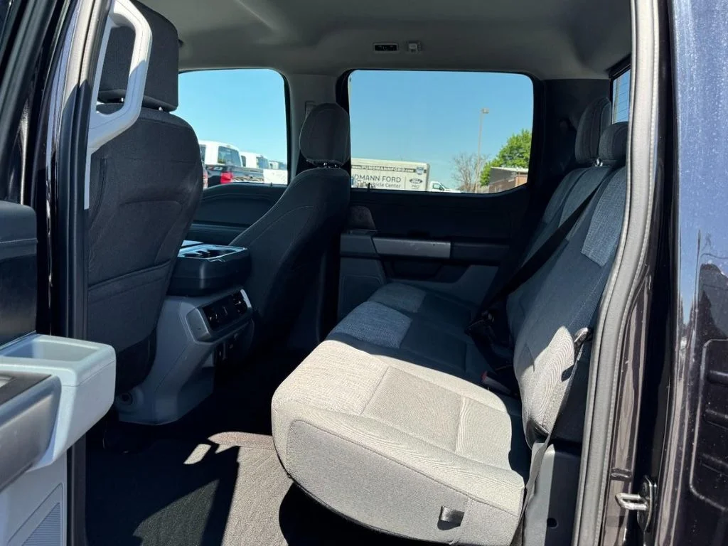 Used 2021 Agate Black Metallic Ford XLT image 9