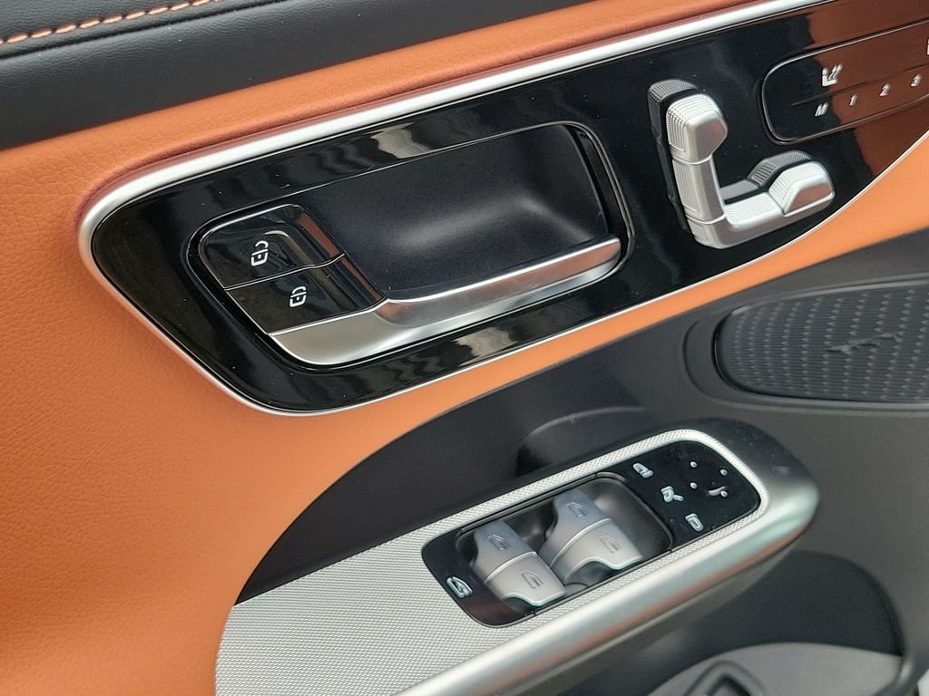 New 2027 Black Mercedes-Benz GLC 300 image 17