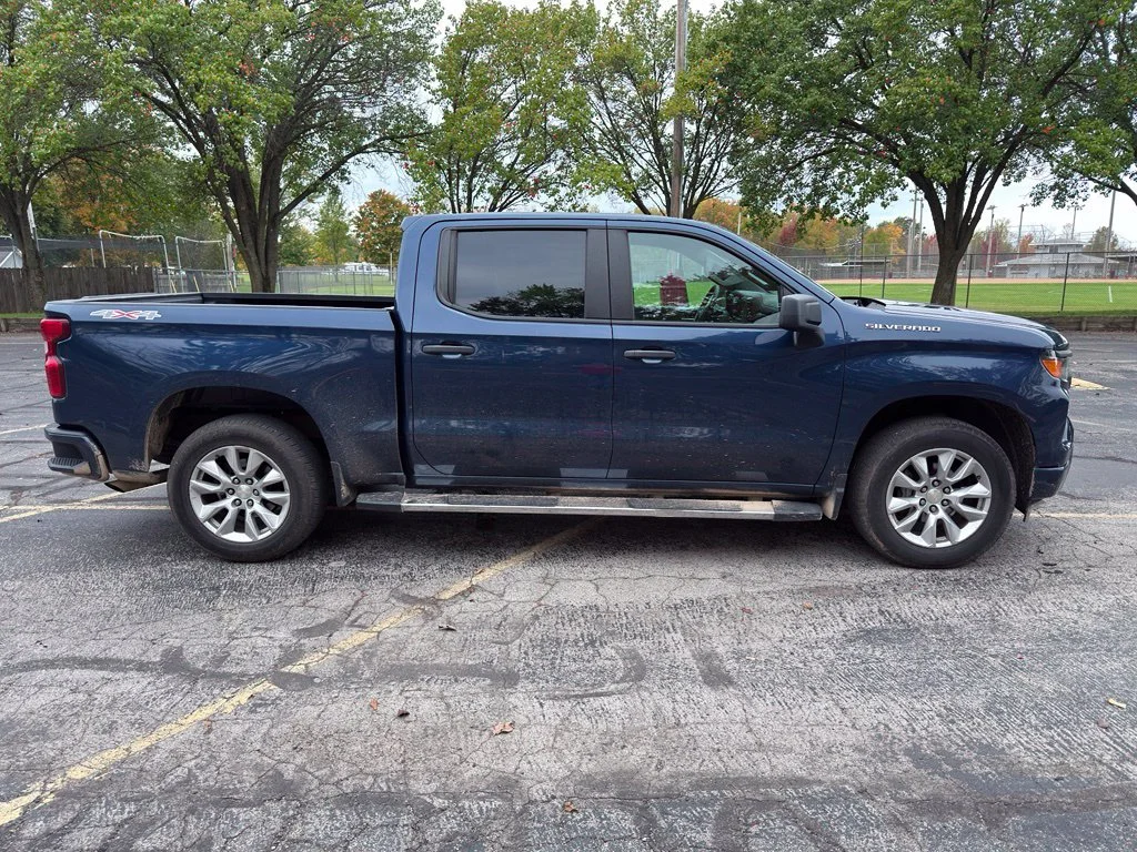 Used 2022 Blue Chevrolet Custom image 9