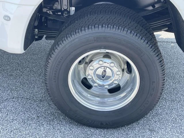 New 2026 Star White Metallic Tri-Coat Ford Platinum image 8
