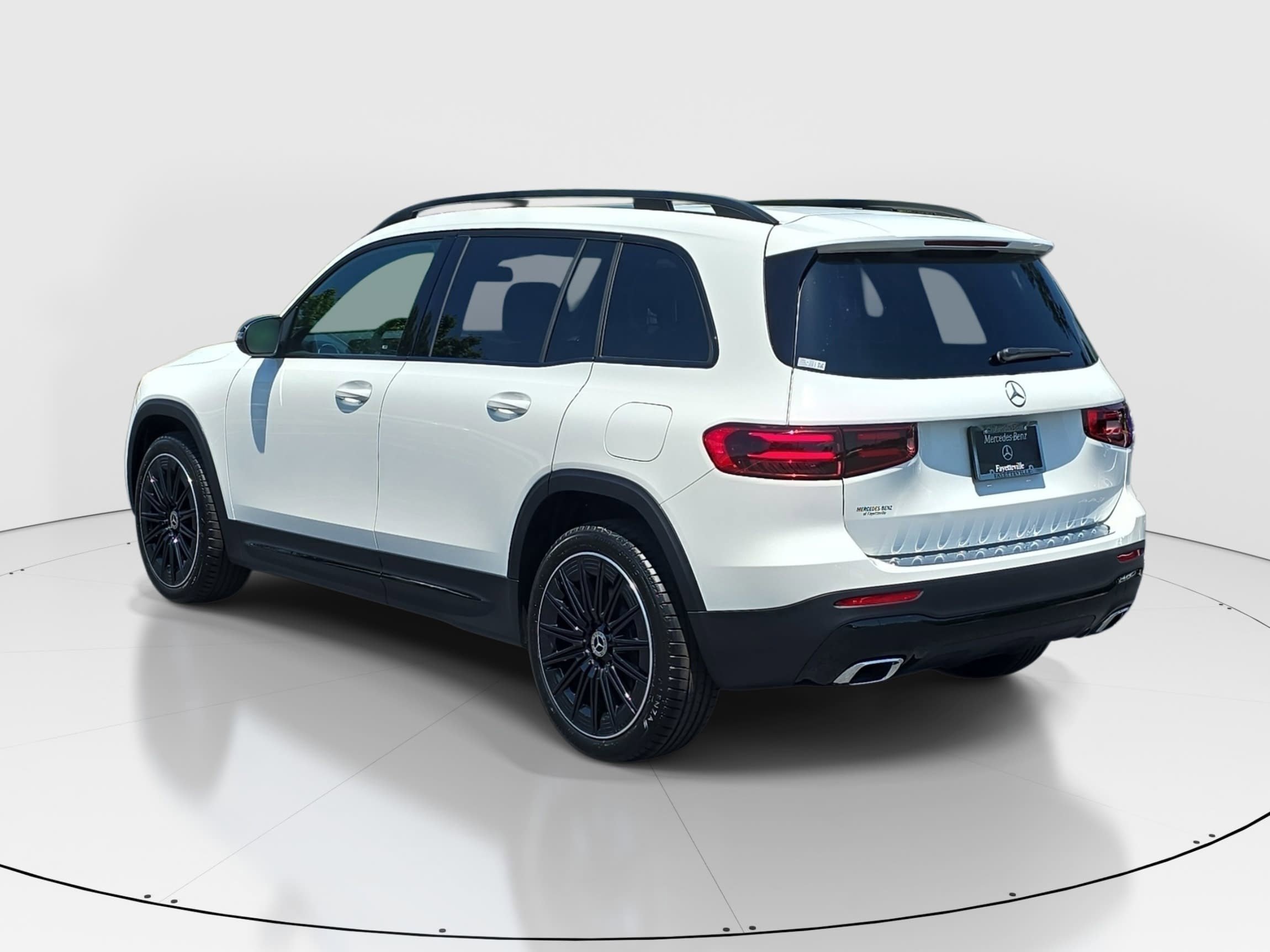 New 2026 Polar White Mercedes-Benz GLB250 image 7