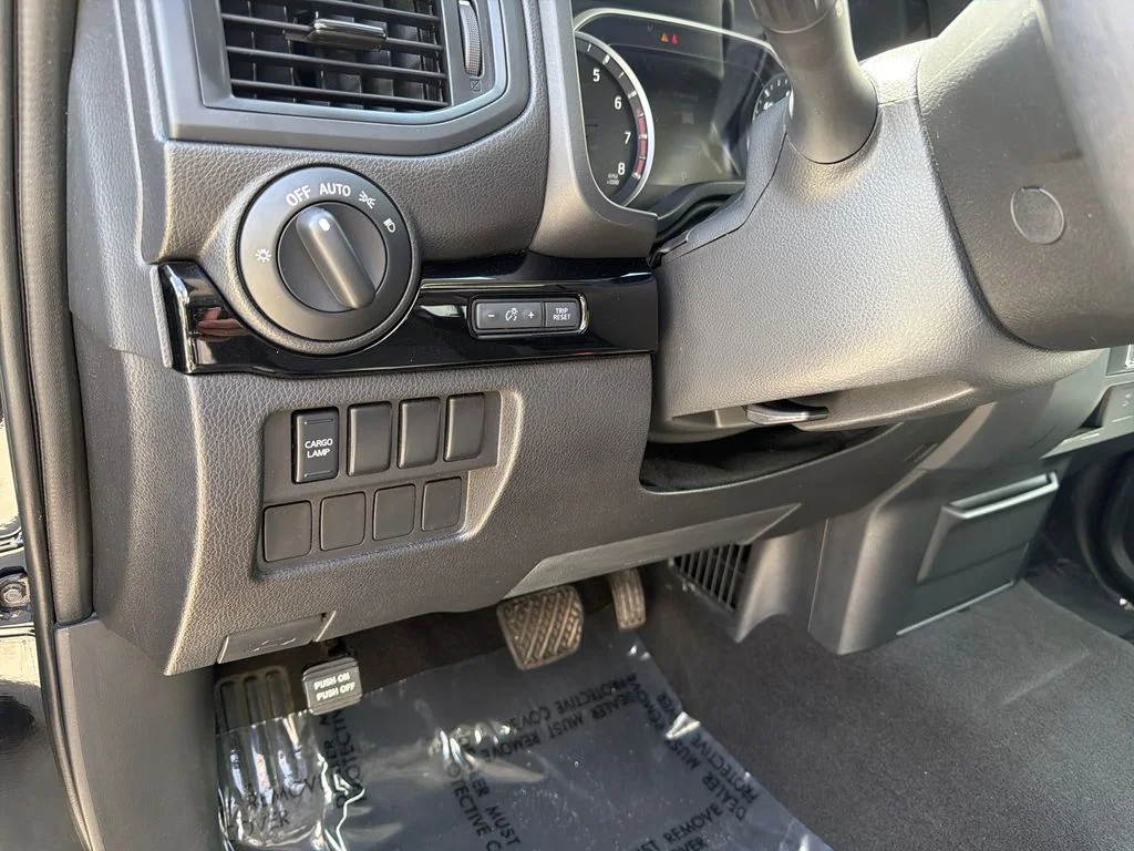 2023 Nissan Titan SV - Photo 17