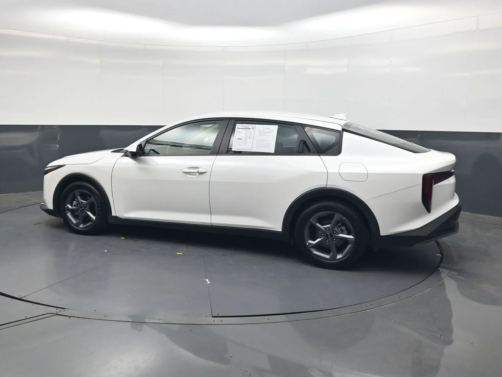 Used 2025 White Kia LXS image 8