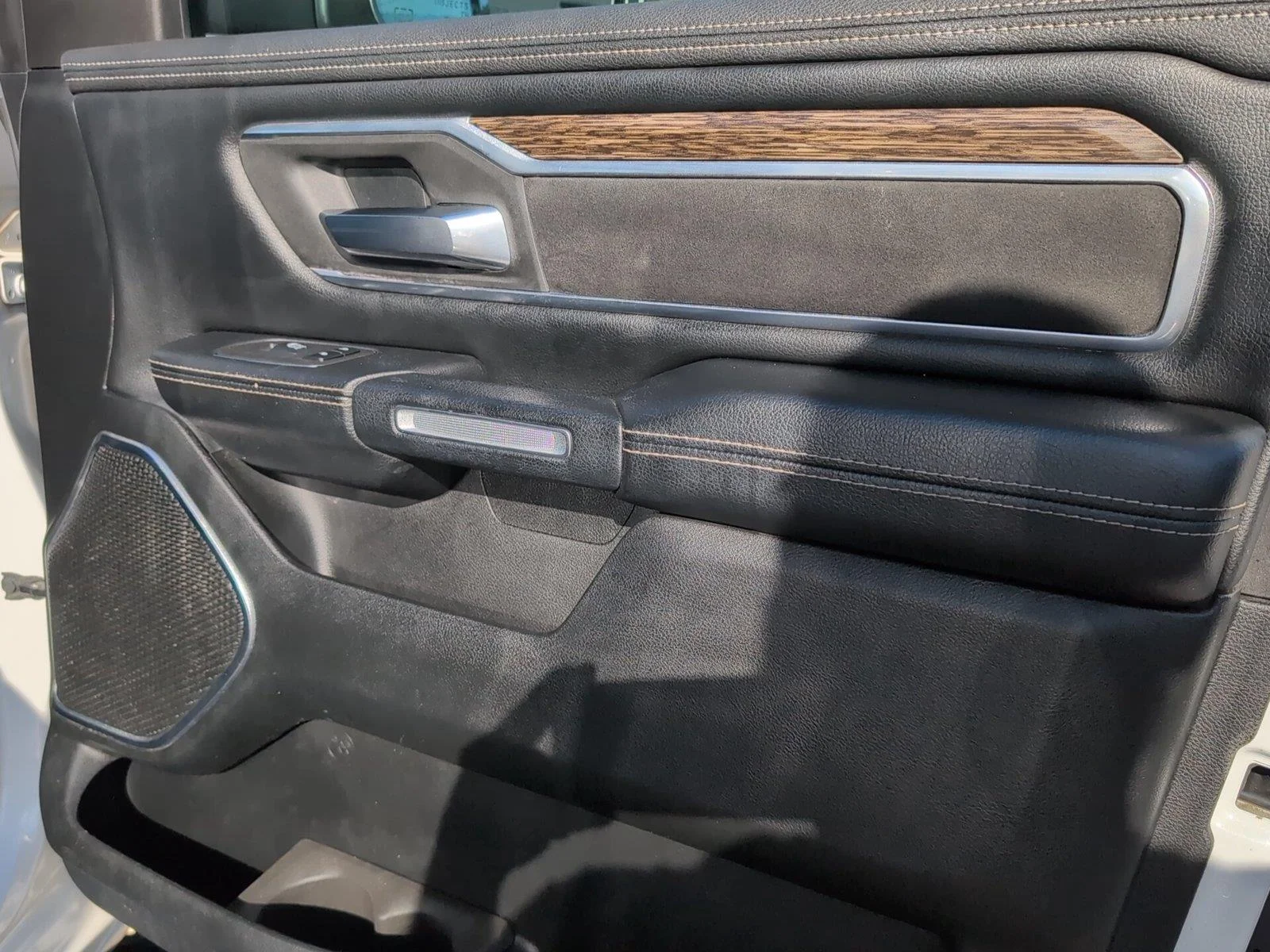 Used 2019 Ivory White Tri-Coat Pearlcoat Ram Laramie image 39