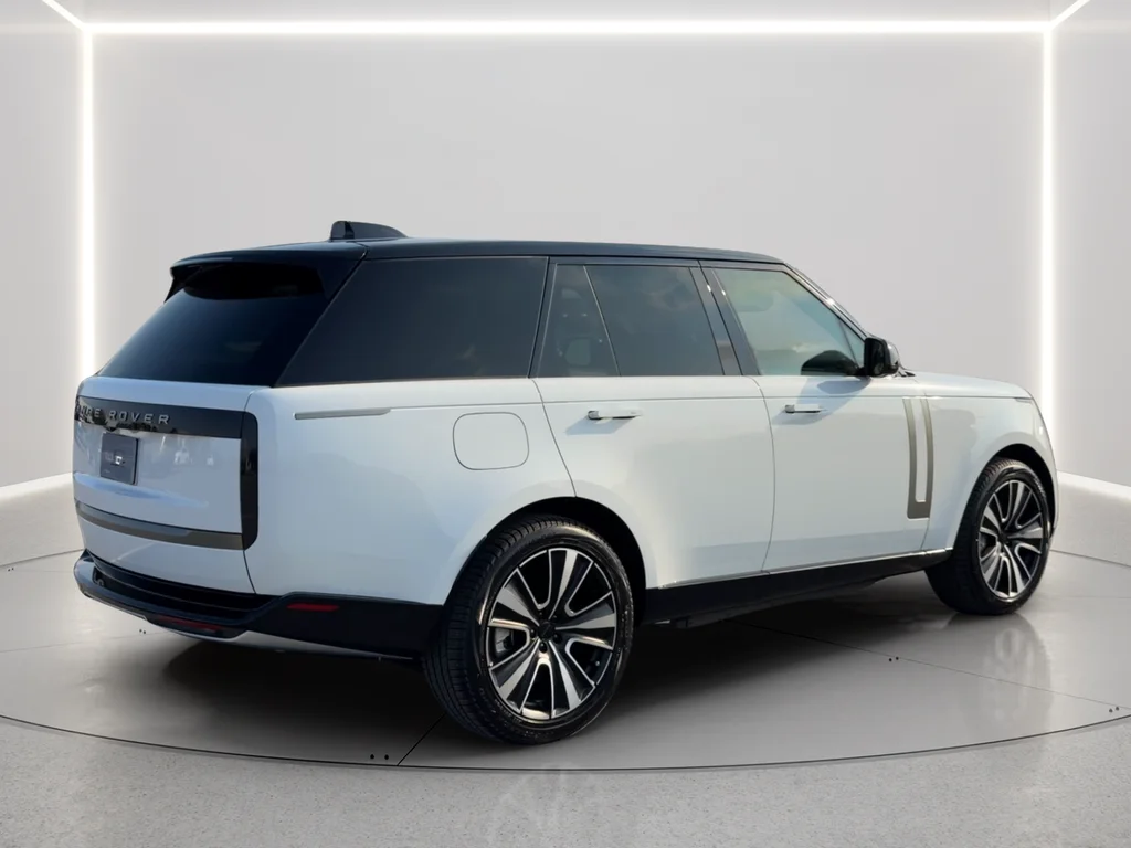 Used 2026 White Land Rover SE image 5