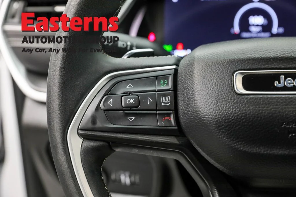 Used 2023 White Jeep Laredo image 15
