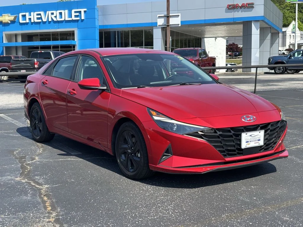 Used 2021 Red Hyundai SEL image 4
