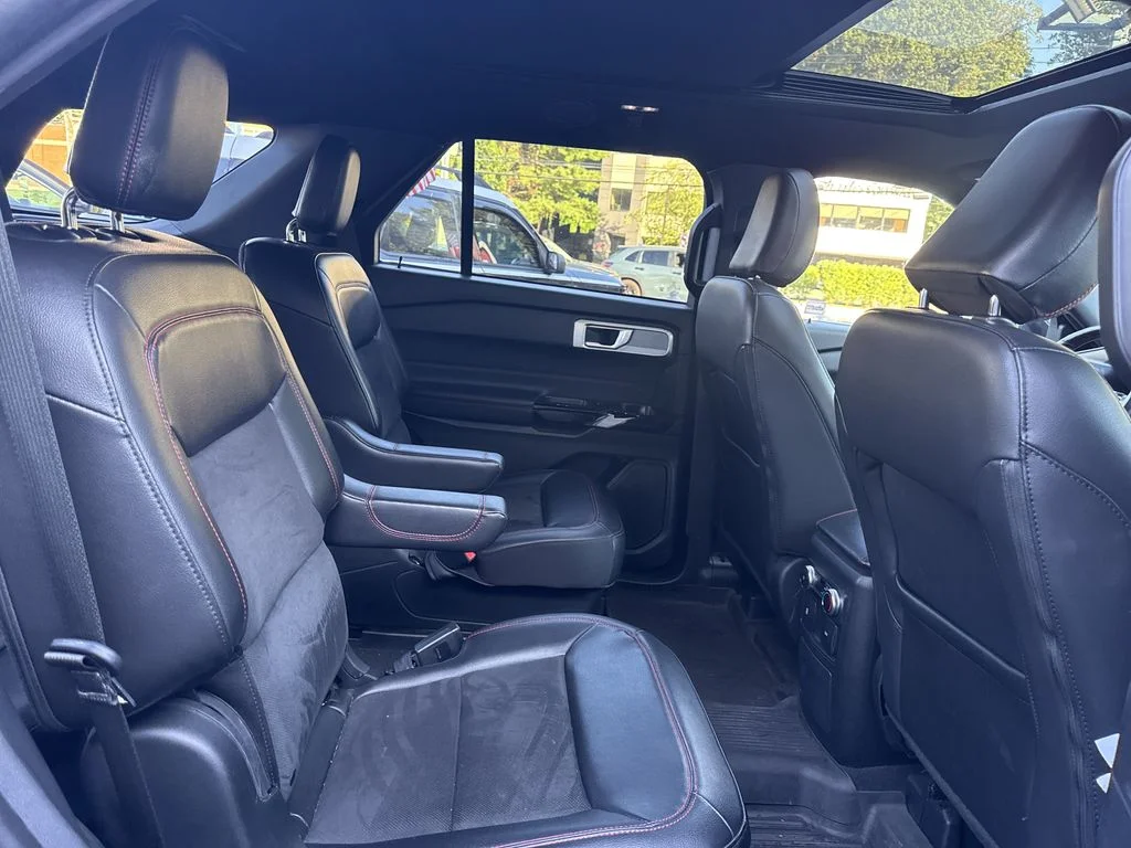 Used 2023 Gray Ford ST-Line image 31