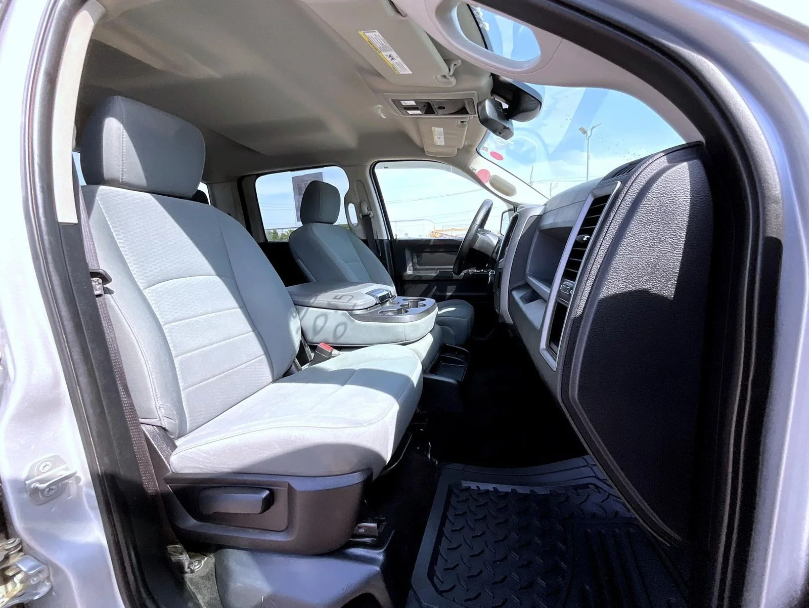 Used 2015 Silver Ram Express image 17