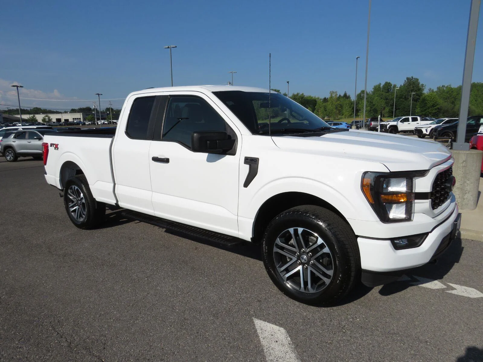 Used 2023  Ford XL image 5