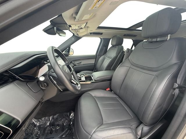Used 2023  Land Rover SE image 10