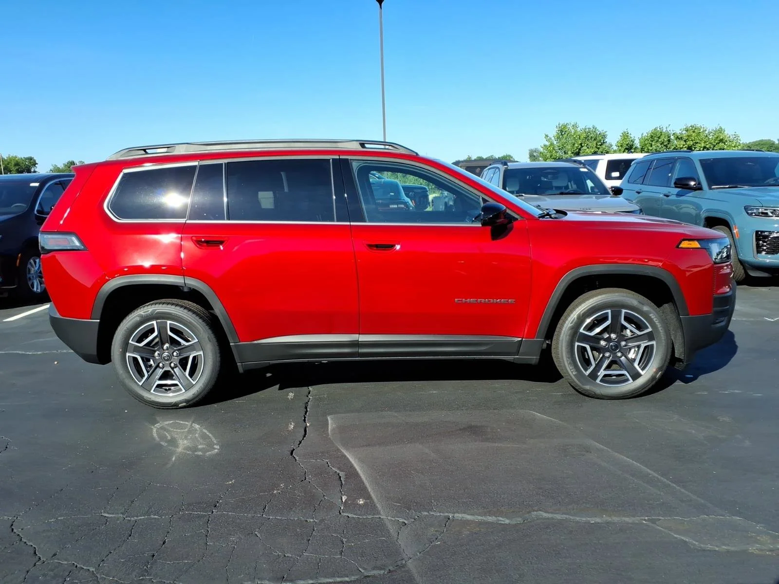 New 2026 Red Hot Pearl-Coat Exterior Paint Jeep Limited image 18