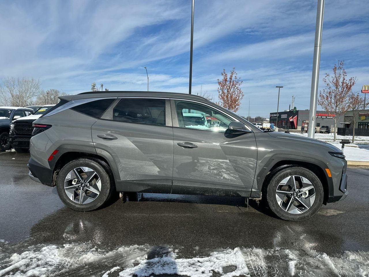 New 2025 Hampton Gray Hyundai SEL Convenience FWD image 4