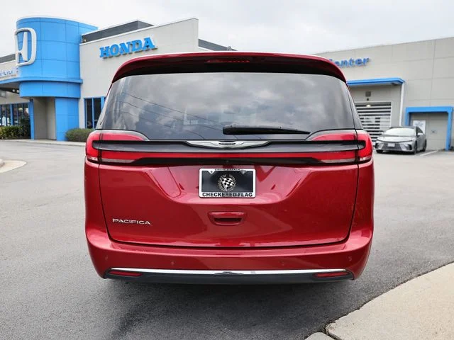 Used 2025 Red Hot Pearlcoat Chrysler Select image 9