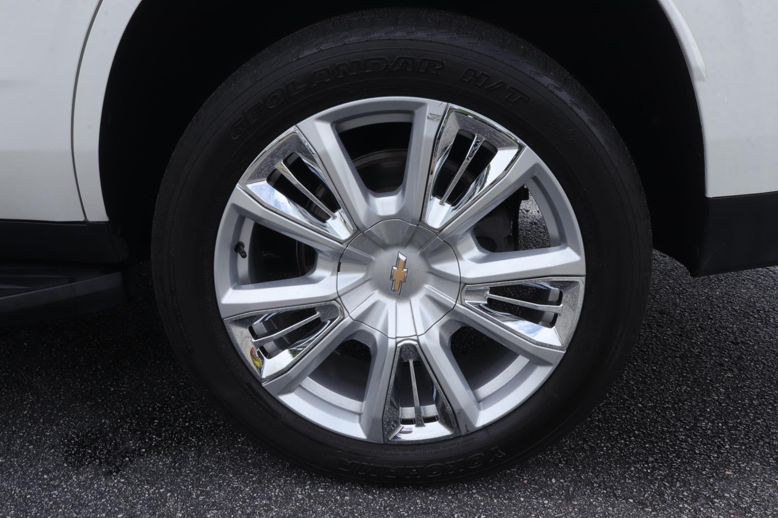 Used 2021 Iridescent Pearl Tricoat Chevrolet High Country image 43