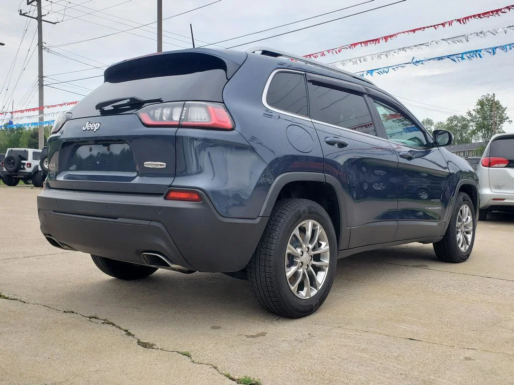 Certified Used 2021 Slate Blue Pearlcoat Jeep Latitude Lux image 3