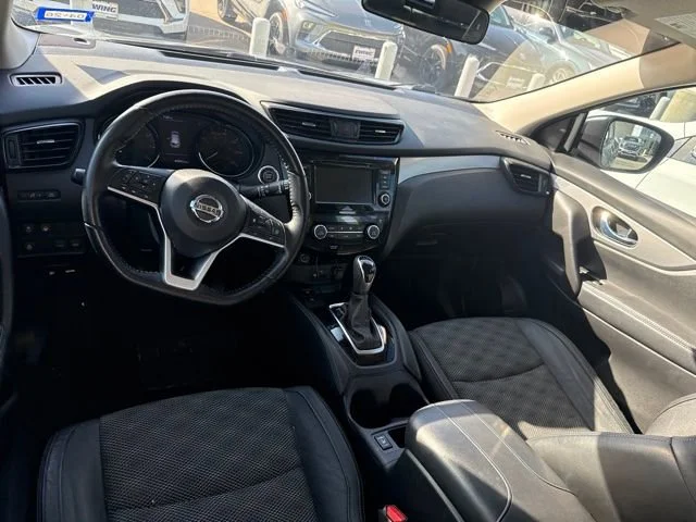 Used 2020 Gray Nissan SV FWD Xtronic CVT image 9