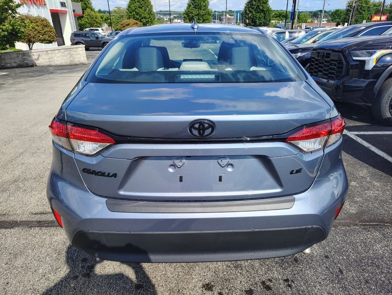 Used 2025  Toyota LE image 5
