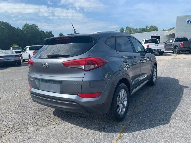 Used 2017 Gray Hyundai SE image 9