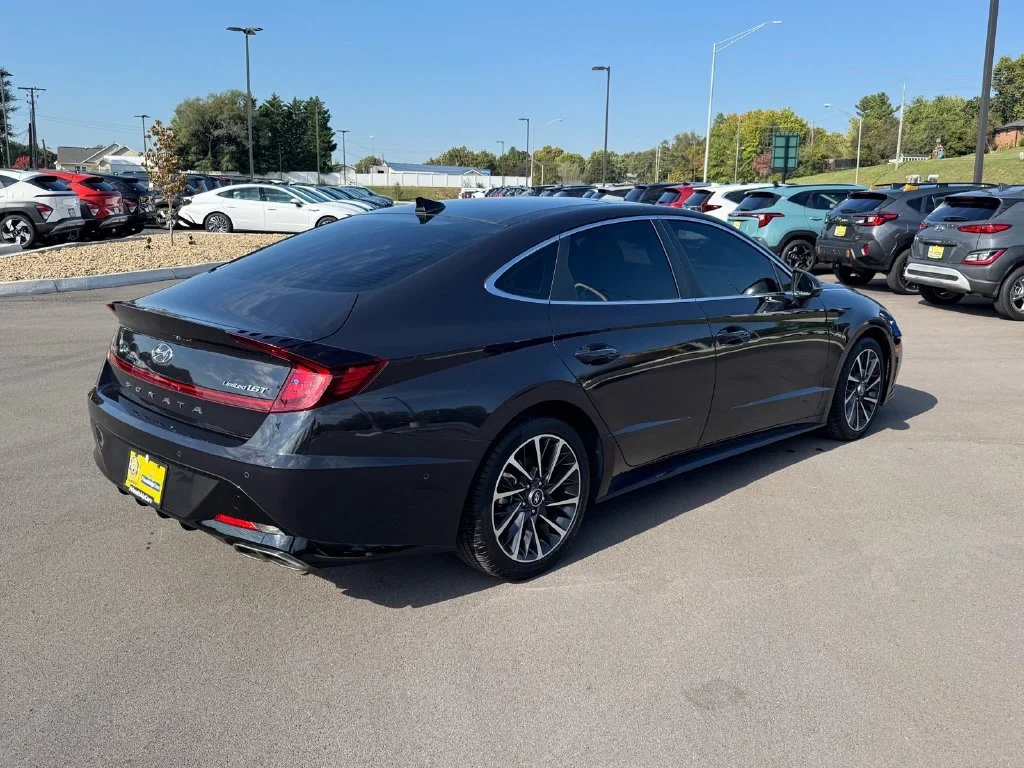 Used 2023 Blue Hyundai Limited image 4