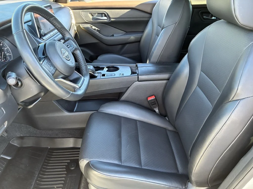 Used 2023 Silver Nissan SV image 16