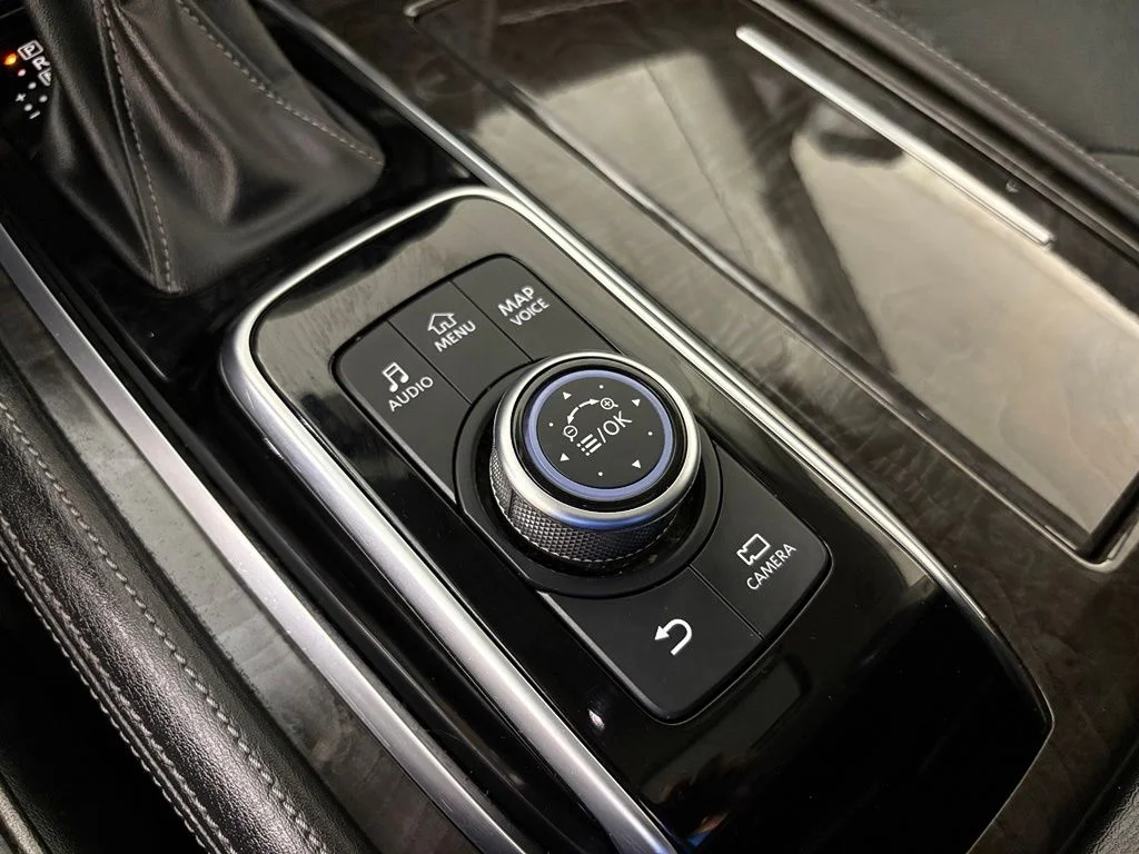 Used 2024 Gray INFINITI LUXE image 32