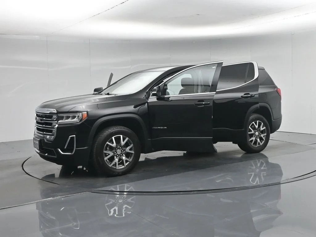 Used 2022 Black GMC SLE image 6